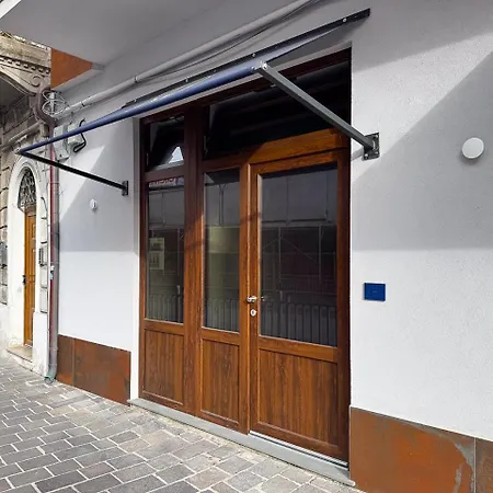 Blu 西维尔诺瓦·马尔凯